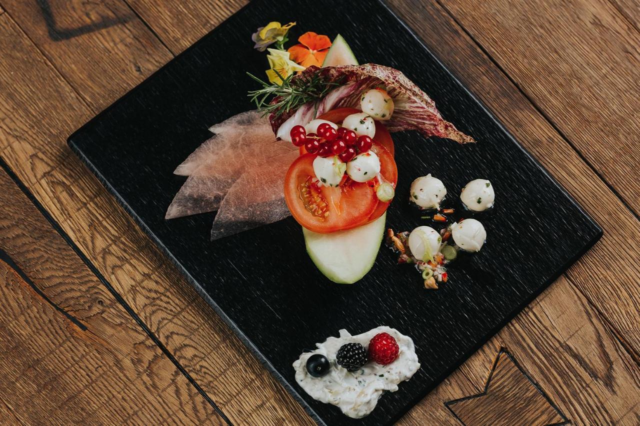 Ortner'S Resort Bad Fussing Bagian luar foto A plate of cured and smoked reindeer