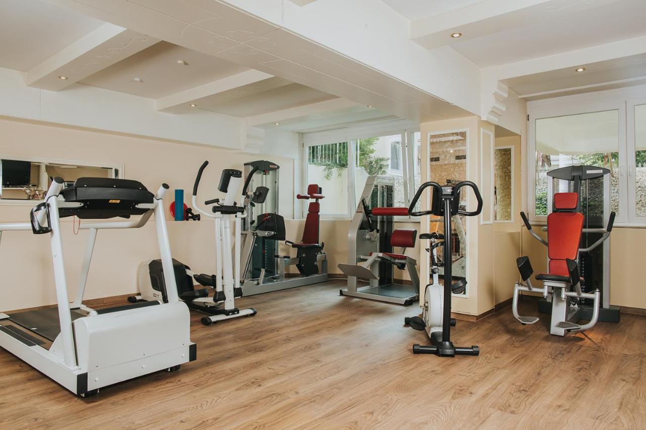 Ortner'S Resort Bad Fussing Bagian luar foto A gym at the hotel