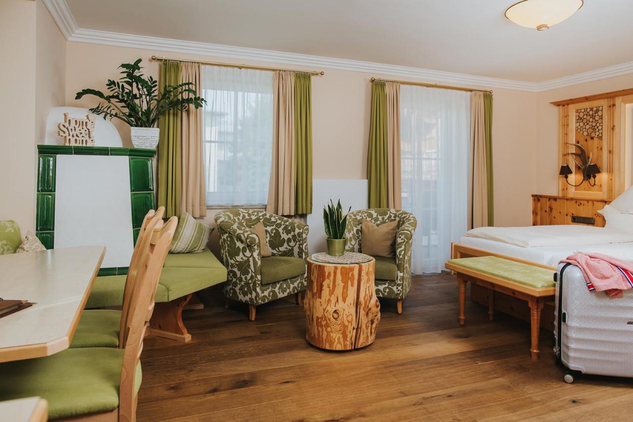 Ortner'S Resort Bad Fussing Bagian luar foto A typical hotel room