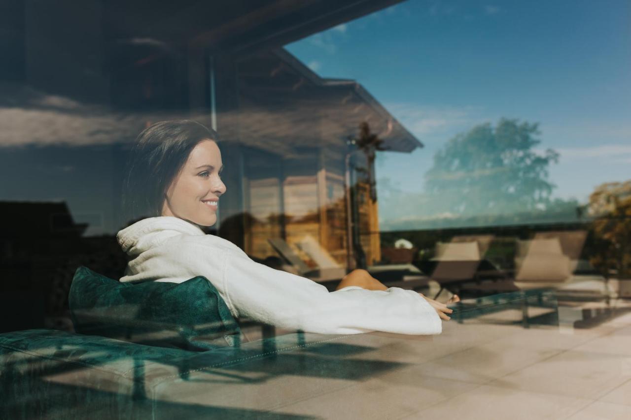 Ortner'S Resort Bad Fussing Bagian luar foto A woman relaxing at a resort