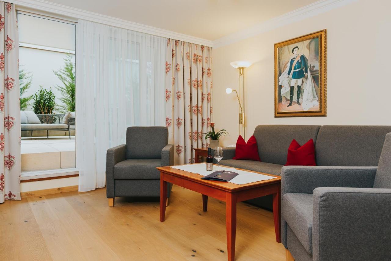 Ortner'S Resort Bad Fussing Bagian luar foto A living room