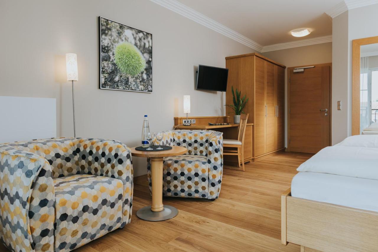 Ortner'S Resort Bad Fussing Bagian luar foto A typical room at the Hotel Waldhaus Flims
