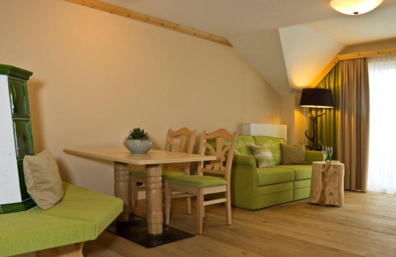 Ortner'S Resort Bad Fussing Bagian luar foto A living room