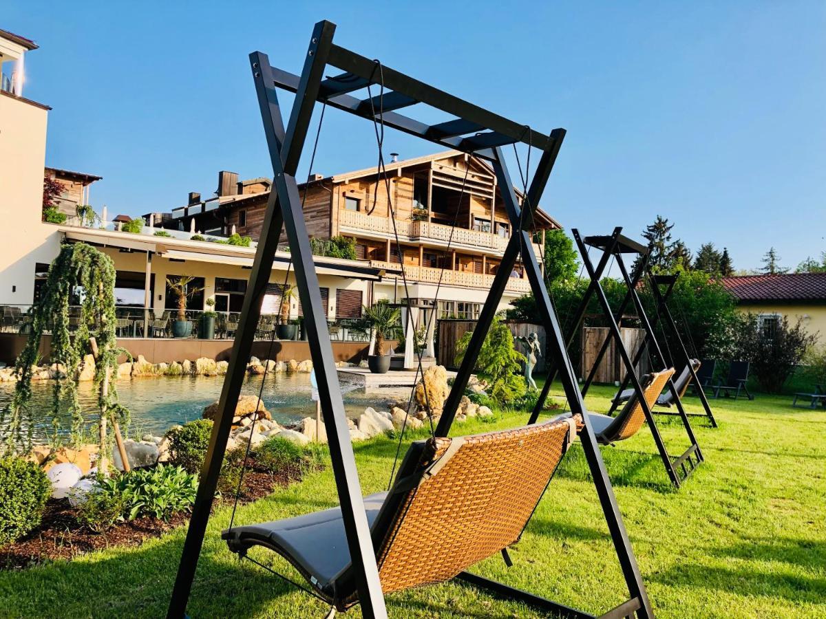 Ortner'S Resort Bad Fussing Bagian luar foto A swing