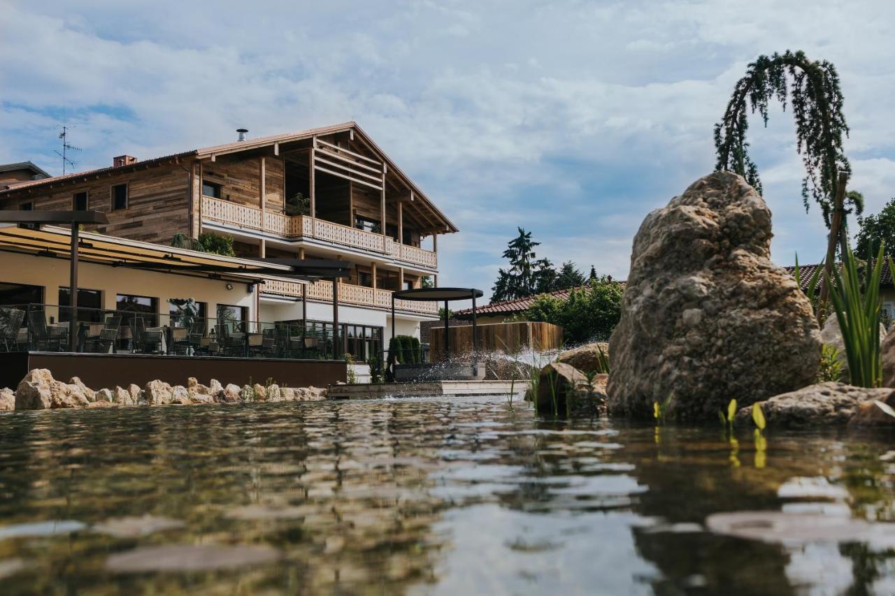 Ortner'S Resort Bad Fussing Bagian luar foto The restaurant