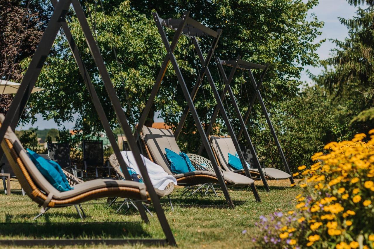 Ortner'S Resort Bad Fussing Bagian luar foto The garden of the hotel