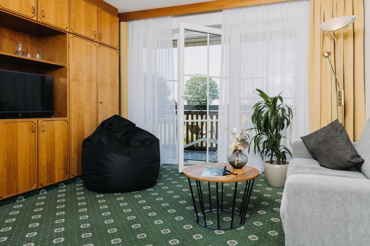 Ortner'S Resort Bad Fussing Bagian luar foto A room at the hotel